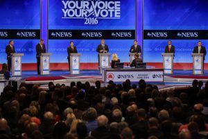 Ante la reducción de aspirantes, la organizadora del debate, ABC News, eliminó el debate previo para precandidatos con menos apoyos. Foto: AP