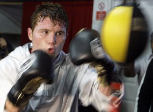 Saúl Alvarez, de 25 años, tiene una sola derrota en 48 peleas. Foto: AP