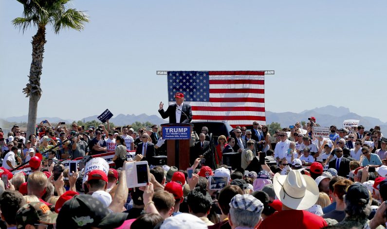 Trump lleva a Arizona mensaje antiinmigrante