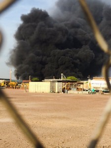 La densa nube de humo negro puede verse desde casi cualquier parte del Valle del Sol. Foto: Tomada de Twitter