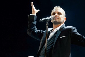 Miguel Bosé está muy emocionado con el primer acústico en su carrera. Foto: Cortesía Marta Pich