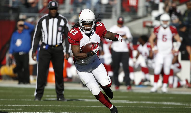 Cardenales recontratan por un año al corredor Chris Johnson