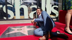 El actor mexicano emitió un emotivo discurso de agradecimiento por formar parte del Paseo de la Fama de Hollywood.  Foto Cortesía Natalia Feregrino Eugenio DerbezTV.