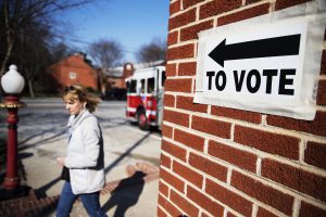 La National Association of Latino Elected and Appointed Officials (NALEO) pronostica que al menos 13 millones de hispanos acudirán a las urnas en noviembre pese a que más de 27 millones reúnen los requisitos legales para hacerlo.