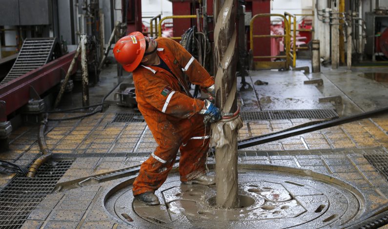 Pemex dice tener línea crédito para pagar a mil 300 proveedores