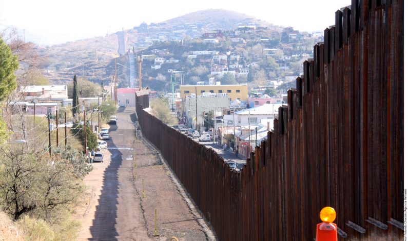 Graban a presuntos contrabandistas en la frontera