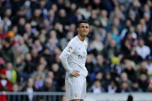 El astro del Real Madrid Cristiano Ronaldo es visto durante un partido de la Liga española contra el Atlético de Madrid  en el estadio Santiago Bernabeu el sábado, 27 de febrero del 2016.  (Foto AP/Paul White)