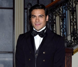 Carlos Rivera señala que pese a que está debutando en televisión, tiene 10 años de experiencia y preparación en los mejores escenarios. Foto: Mixed Voces