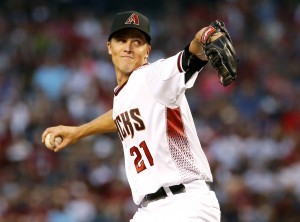 Greinke (0-1), quien firmó un contrato de seis años y 206,5 millones de dólares con los Diamondbacks, tuvo su peor desempeño en casi cuatro años, admitiendo siete carreras, seis de ellas en un inning.