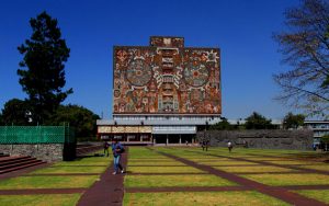 La Biblioteca Central tiene 10 niveles construidos, los cuales se distribuyen en la planta principal y nueve pisos para consulta. Foto: Notimex