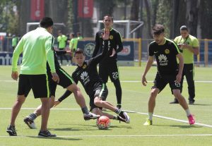 60426063. México 26 Abr 2016 (Notimex- Guillermo Granados). El día de hoy las Águilas del América realizaron un entrenamiento en sus instalaciones de Coapa. NOTIMEX /FOTO/GUILLERMO GRANADOS /GGV/