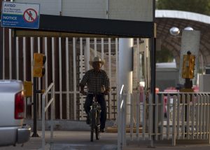 Una vez terminadas esas obras, señalaron, se asegurará la capacidad de procesamiento en el cruce peatonal hasta el año 2030. Foto: AP