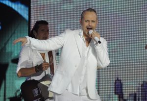 Será una noche íntima e inolvidable a la que asistirán más amigos de Bosé