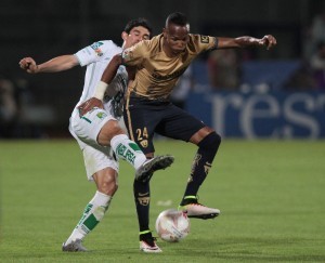 60410220.  México, 10 Abr 2016 (Notimex-Isaías Hernández).- León venció 2-1 en el estadio Olímpico Universitario a Pumas, dentro de la fecha 13 del Torneo Clausura 2016 de la Liga MX. NOTIMEX/FOTO/ISAÍAS HERNÁNDEZ/IHH/SPO/