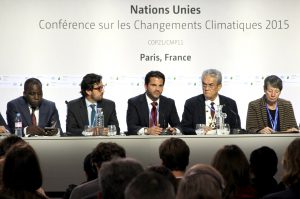 51209104. París, 9 Dic. 2015 (Notimex- David del Río).- El secretario mexicano de Medio Ambiente y Recursos Naturales , Rafael Pacchiano Alamán participó en la rueda de prensa que ofrecieron los delegados del grupo denominado “coalición para una alta ambición”, que rechazó un acuerdo de mínimos y puntos de común denominadores en la COP21 de Naciones Unidas sobre Cambio Climático. NOTIMEX/FOTO/DAVID DEL RÍO/COR/POL/