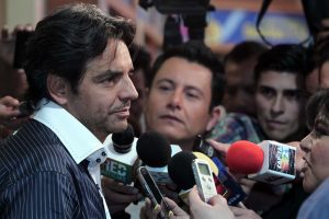 Derbez, quien dirigió y actuó en la cinta “No se aceptan devoluciones”, esta por iniciar el rodaje de su más reciente protagonico de la comedia “Cómo ser un Latin Lover”. Foto: Notimex