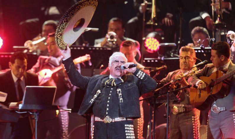 Vicente Fernández se retiró como los grandes en el Azteca