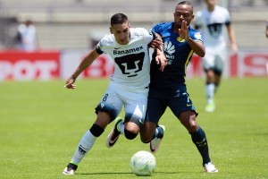 60508141. México, 8 May 2016 (Notimex-José Pazos).- Pumas de la UNAM y América empatan a un gol, este domingo en la cancha del estadio Olímpico Universitario. NOTIMEX/FOTO/JOSÉ PAZOS/JPF/SPO/