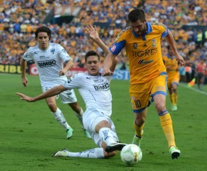 60511245. Monterrey, 11 May. 2016 (Notimex-Juna Carlos Pérez).- Rayados de Monterrey venció 3-1 a Tigres de la UANL en partido de ida de los cuartos de final del Clausura 2016 realizado en el Estadio Universitario. NOTIMEX/FOTO/JUAN CARLOS PÉREZ/FRE/SPO/