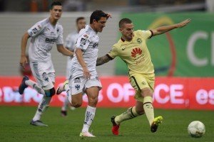 En el partido de “ida” de las semifinales, América se llevó el triunfo por 1-0 y no fue más abultado gracias a la actuación que tuvo el guardameta rival, Jonathan Orozco. Foto: Notimex