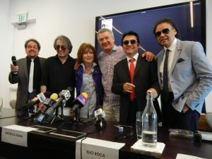 60518271.  Los Ángeles, 18 May. 2016 (Notimex-José Romero Mata).- Los cantantes Angélica María, Elio Roca, Daniel López, King Clave, Guillermo Lynch y Néstor Daniel llamaron a votantes latinos a sufragar en las elecciones de noviembre próximo “con el corazón en la mano y votando por quienes les quieren ayudar”. NOTIMEX/FOTO/JOSÉ ROMERO MATA/FRE/ACE/