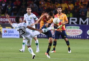 60511304. Morelia, 11 May 2016 (Notimex-Gustavo Salas).- El equipo de Morelia y León empataron a un gol en la ida de los cuartos de final del Torneo Clausura 2016 de la Liga MX, celebrado en el estadio Morelos. NOTIMEX/FOTO/GUSTAVO SALAS/FRE/SPO/