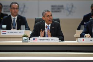 El sondeo mostró que el presidente Obama y la primera dama, Michelle Obama, son los funcionarios electos y no electos más populares entre las minorías en el país.