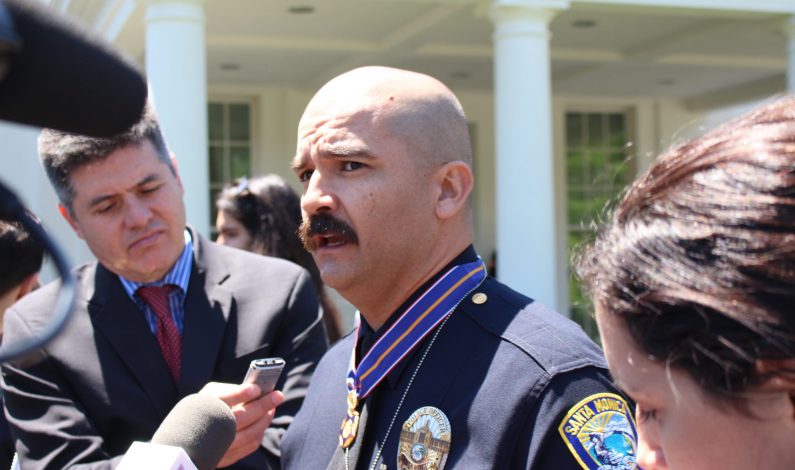 Obama incluye a dos policías hispanos en premios al valor