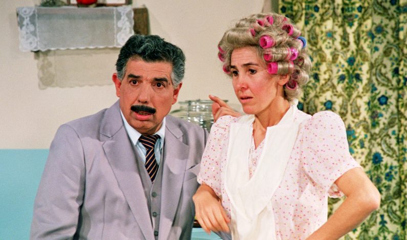 “Doña Florinda” llora la muerte de “El Profesor Jirafales”