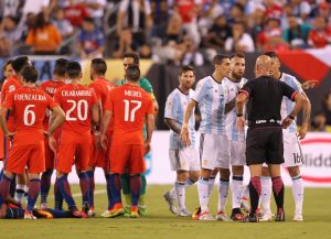 Nicolás Castillo, Charles Aranguiz, Jean Beausejour y Francisco Silva, para así llevarse el trofeo de regreso a tierras andinas.