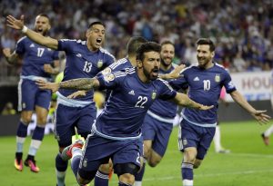 La selección de Argentina venció esta noche por goleada de 4-0 a Estados Unidos y avanzó a la gran final de la Copa América Centenario 2016