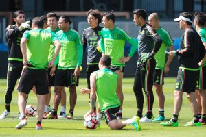 60615059. San José, EUA., 15 Jun (Notimex- Isaías Hernández).- La Selección Mexicana de Futbol terminó la fase de grupos de la Copa América Centenario 2016 como líder del Grupo C, y esta tarde realizó un entrenamiento en vísperas de su encuentro con Chile. NOTIMEX/FOTO/ISAIAS HERNANDEZ/IHH/SPO/COPA16/