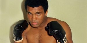 Nacido en 1942, Ali era considerado el mejor boxeador de todos los tiempos por un amplio número de aficionados a ese deporte, gracias a sus peleas en las décadas de 1960 y 1970.