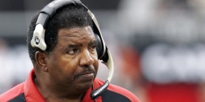 Dennis Green, exentrenador de los Cardenales de Arizona. Foto: Tomada de Twitter