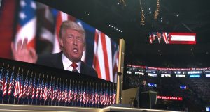 60721171. Cleveland, 21 Jul 2016 (Notimex-José Lopez).- El empresario estadunidense Donald Trump asumió esta noche aquí de manera oficial la candidatura del Partido Republicano a la Presidencia de Estados Unidos, ante miles de delegados y simpatizantes en la Convención Nacional de su partido. NOTIMEX/FOTO/JOSÉ LOPEZ/COR/POL/