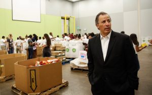 60727103. Houston, 27 Jul 2016 (Notimex-Sedesol).- El secretario de Desarrollo Social, José Antonio Meade, de gira por Houston, Texas, se reunió con empresarios, fundaciones y clubes migrantes de esta ciudad, también visitó el Banco de Alimentos de Houston y se reunió con el Consejo Directivo de la Cámara Hispana de Comercio. NOTIMEX/FOTO/SEDESOL/COR/POL/