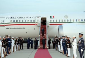 60721161. Washington, 21 Jul 2016 (Notimex).- El presidente Enrique Peña Nieto arribó esta noche al Aeropuerto Internacional de Washington D. C., donde este viernes sostendrá una reunión con su homólogo estadunidense, Barack Obama. NOTIMEX/FOTO/PRESIDENCIA/COR/POL/