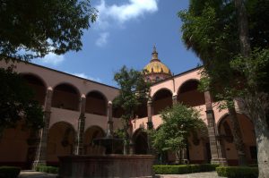 Las características turísticas de Guanajuato han generado un importante flujo de visitantes, al grado de que el sector es la segunda fuente de empleo en la entidad.