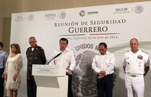 60720151. Acapulco, 20 Jul. 2016 (Notimex- Adriana Covarrubias).- El secretario de Gobernación, Miguel Ángel Osorio Chong ofreció una conferencia de prensa, luego de sostener por más de cuatro horas una reunión con el gobernador de Guerrero, Héctor Astudillo Flores de la titular de la PGR, Arely Gómez; el Secretario de la Defensa Nacional, Salvador Cienfuegos y el Secretario de la Marina, Vidal Francisco Soberón. NOTIMEX/FOTO/ADRIANA COVARRUBIAS/COR/POL/