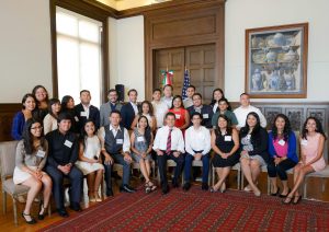 60722111. Washington, D.C., EUA, 22 Jul 2016 (Notimex- Presidencia).-En el marco de su Visita Oficial por esta nación, el Presidente Enrique Peña Nieto se reunió con un grupo de jóvenes de origen mexicano, conocidos como “dreamers”, en el Instituto Cultural Mexicano, con quienes dialogó sobre las actividades que llevan a cabo en este país y su amor por México. NOTIMEX/FOTO/PRESIDENCIA/COR/POL